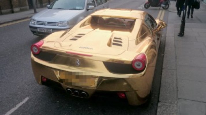 Ferrari 458 Spider, acoperit cu aur pe străzile Londrei